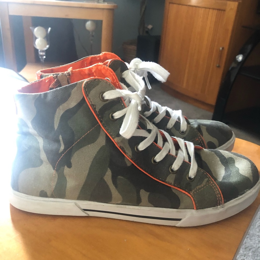Canvas camouflage and orange tennis athletic shoes (size 9)